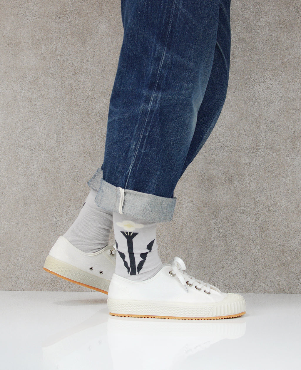 materi(マテリ) Socks | flower(ますたにあやこ)Gray