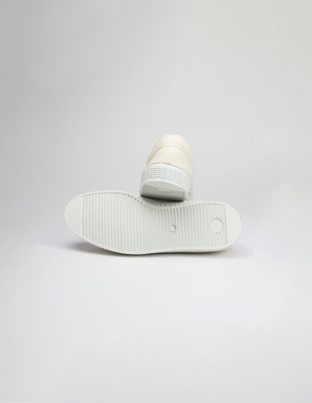 INN-STANT(インスタント) アイボリー キャンバススニーカー / #802 底面